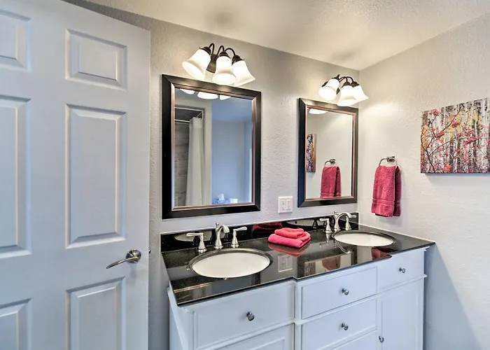 Charming Historic - Walk To Downtown & Uw Holiday home *